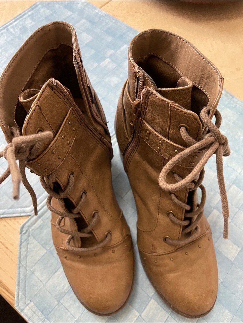REPORT REMI BOOTS.  Women's tan  Lace-Up Ankle Boots